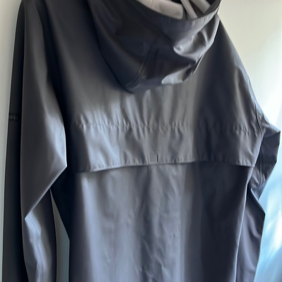 LIKE NEW WOMEN’S COLUMBIA SPORTSWEAR COMPANY WATERPROOF RAINCOAT SIZE XL - Picture 6 of 10